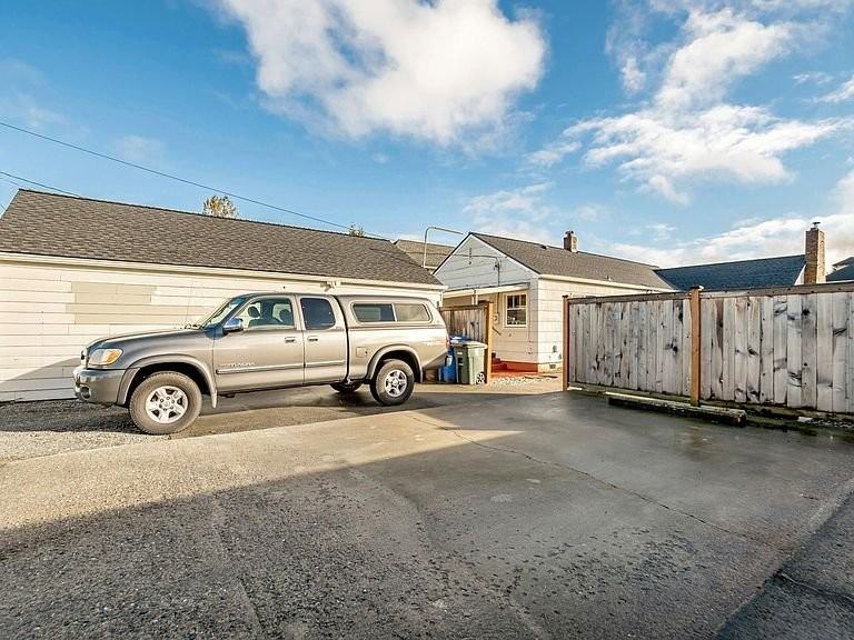 3311 6th Ave - Photo 3 of 11