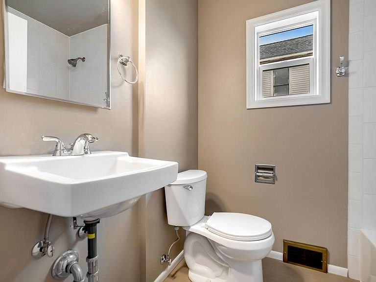 3311 6th Ave - Photo 5 of 11