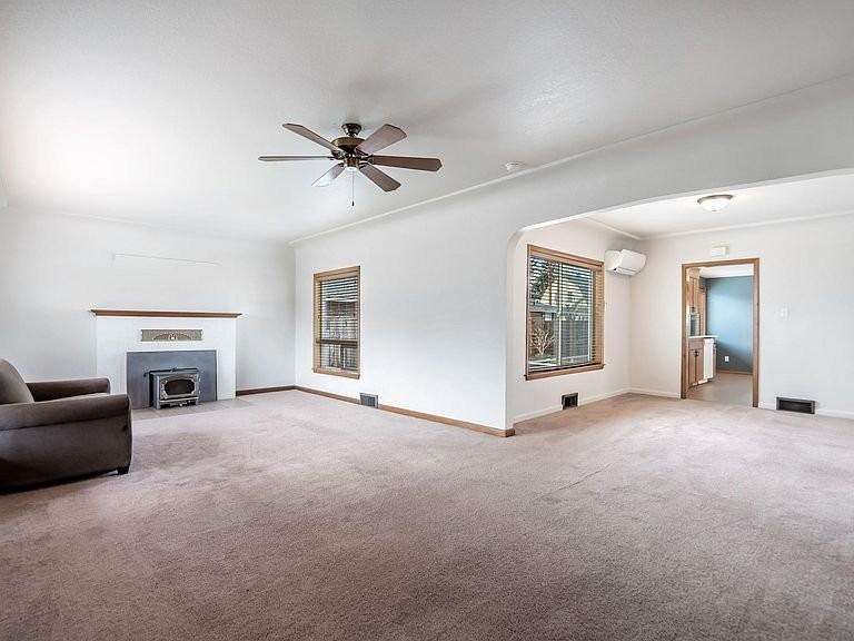 3311 6th Ave - Photo 6 of 11