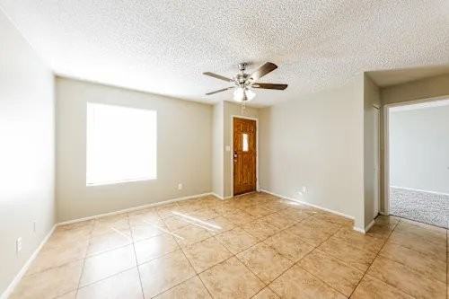 6937 W Haven Ave - Photo 3 of 10