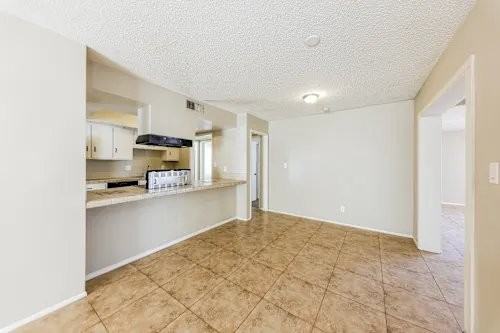 6937 W Haven Ave - Photo 4 of 10