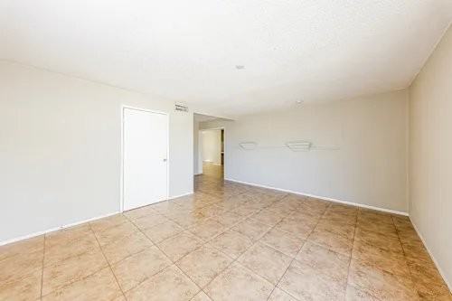 6937 W Haven Ave - Photo 7 of 10