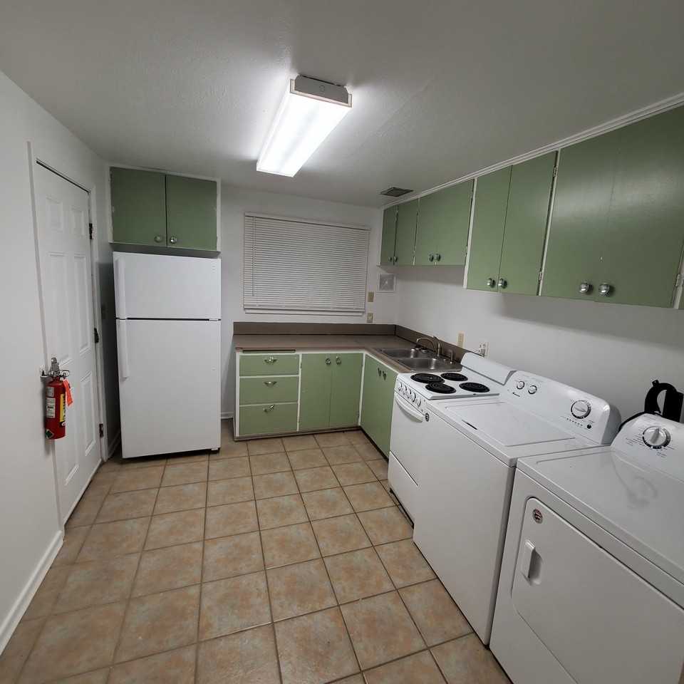2523 8th Ave #2 - Photo 3 of 5