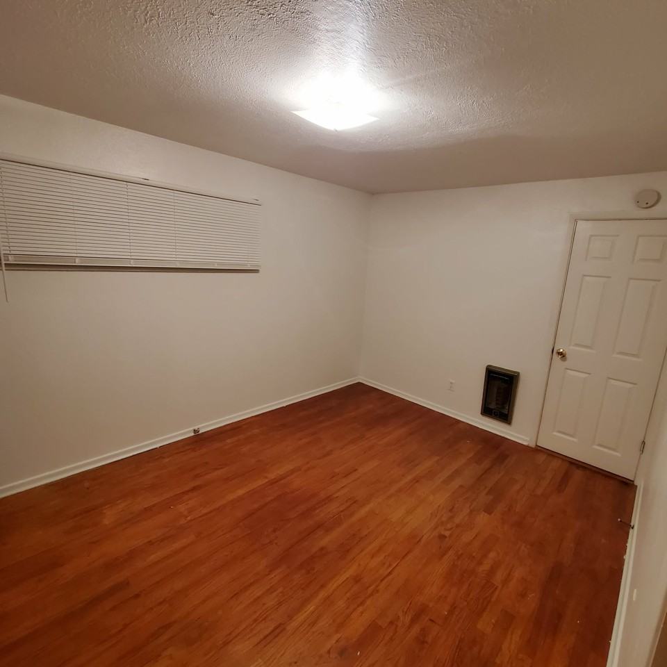 2523 8th Ave #2 - Photo 4 of 5