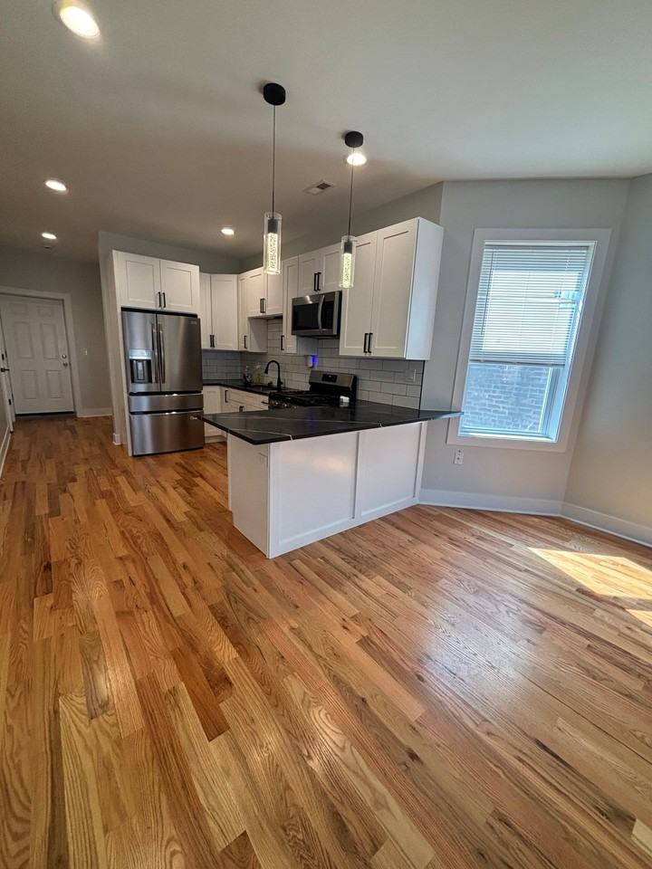 923 N Drake Ave #2 - Photo 3 of 12