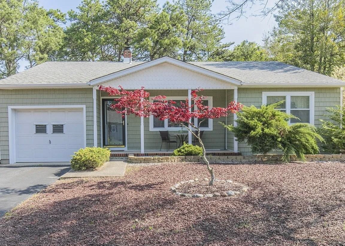 66 Whitmore Dr - Photo 2 of 10
