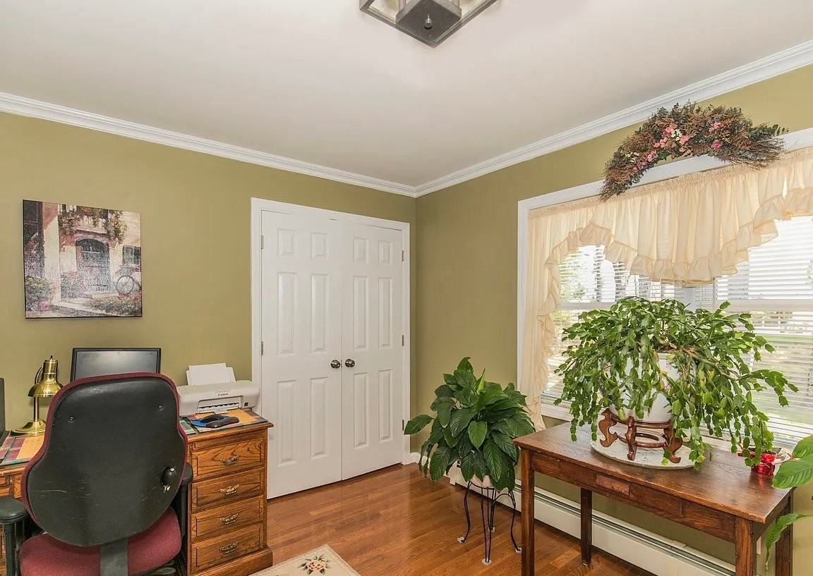 66 Whitmore Dr - Photo 4 of 10