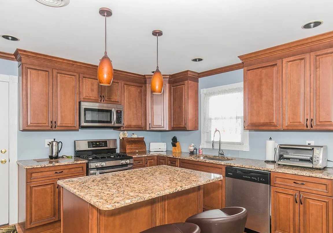 66 Whitmore Dr - Photo 5 of 10