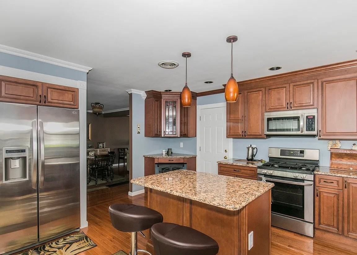 66 Whitmore Dr - Photo 6 of 10