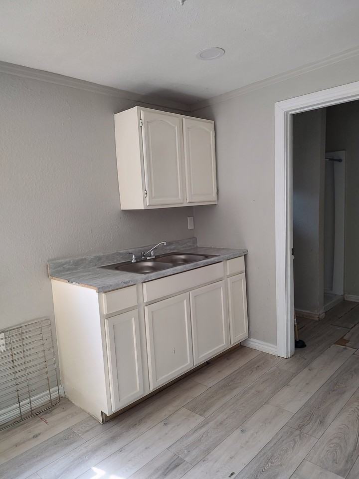 551 Cincinnati Ave #3 - Photo 4 of 9