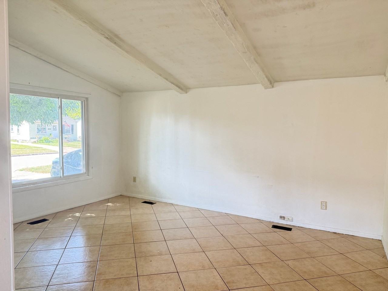 6757 Syracuse St - Photo 2 of 4
