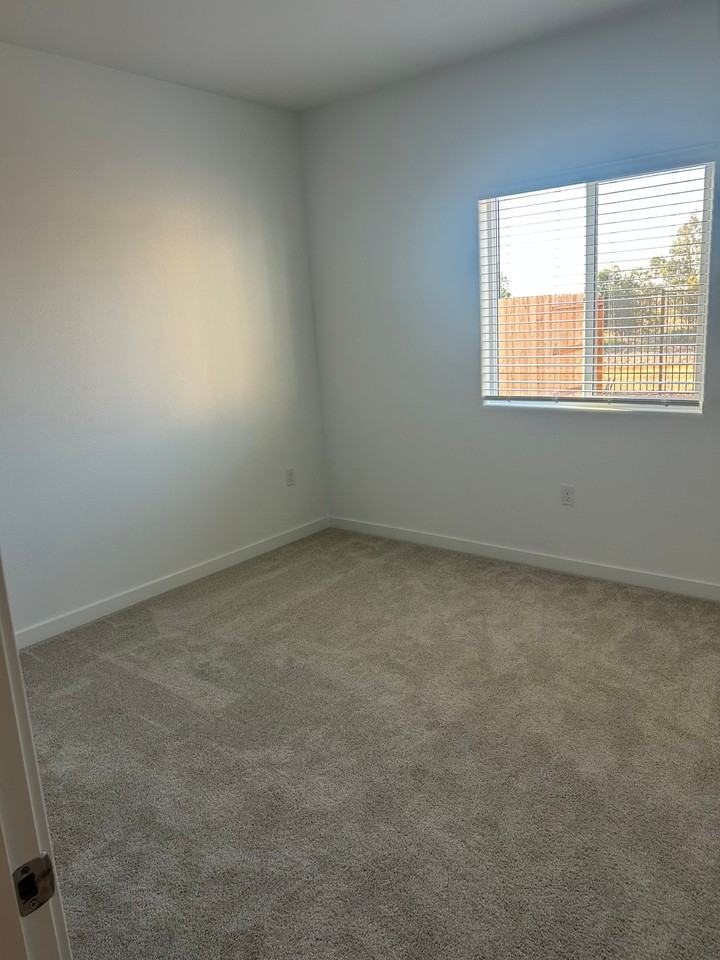 12659 Ironbow Way - Photo 3 of 8