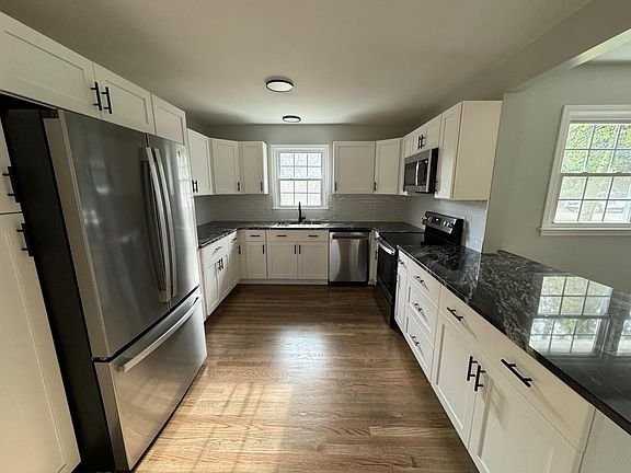 202 Kershaw St Se - Photo 2 of 20