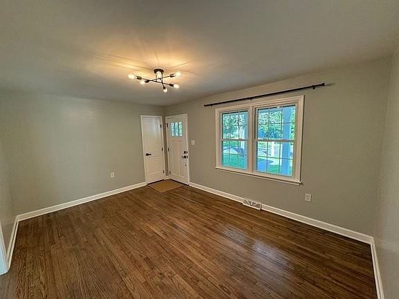 202 Kershaw St Se - Photo 3 of 20