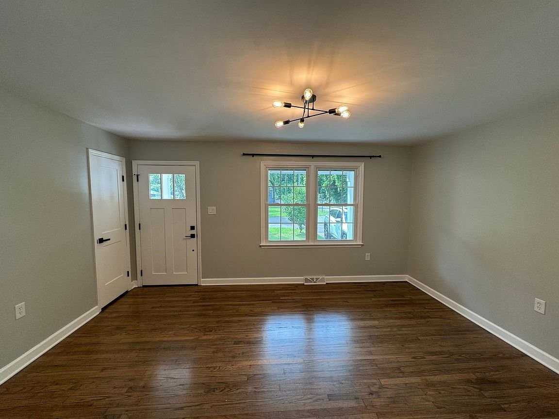 202 Kershaw St Se - Photo 4 of 20