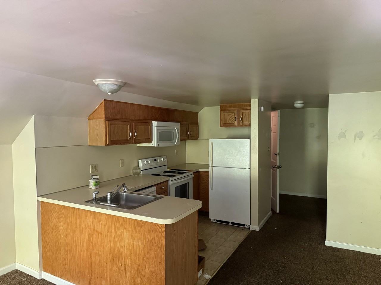 1021 E Schuylkill Rd #4 - Photo 2 of 6