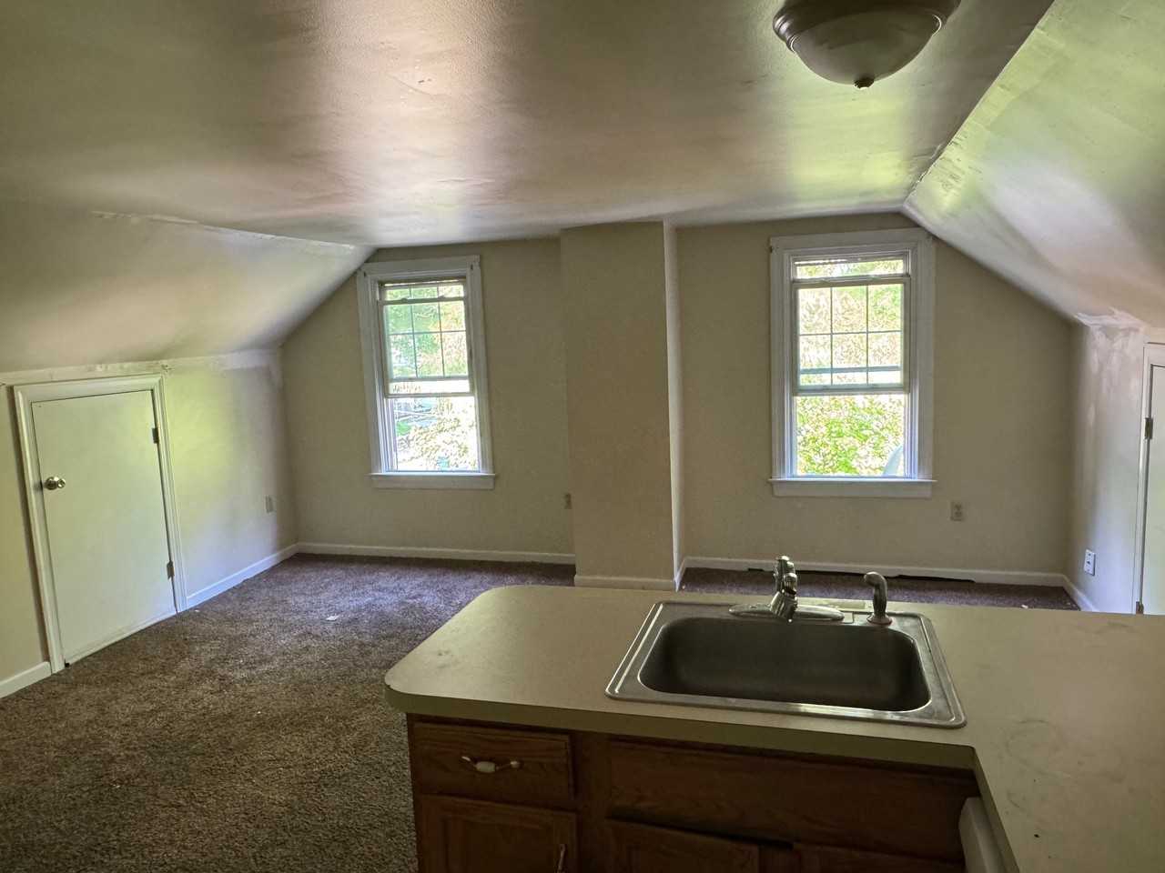 1021 E Schuylkill Rd #4 - Photo 3 of 6