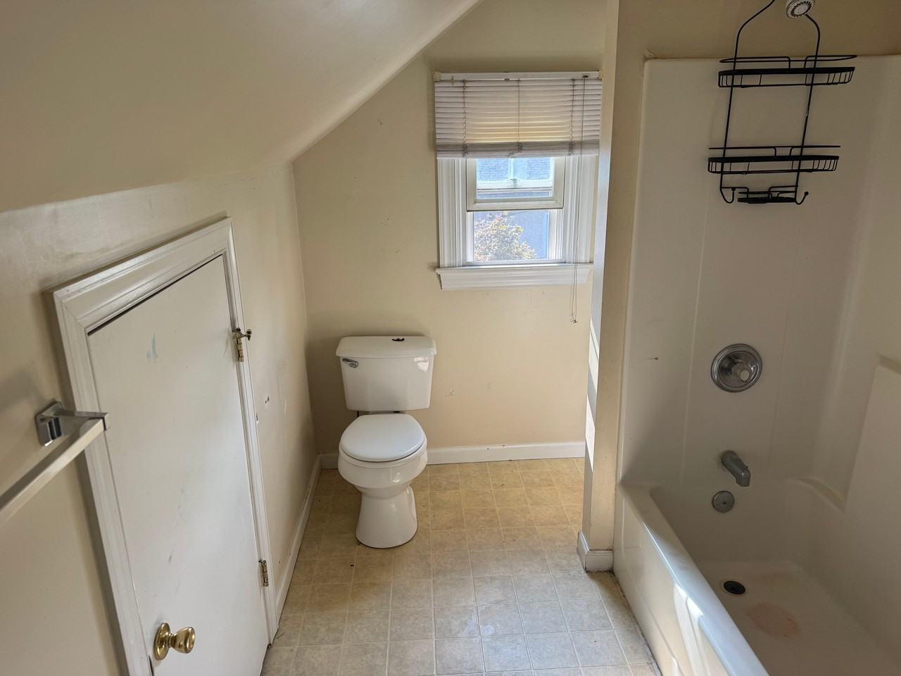 1021 E Schuylkill Rd #4 - Photo 4 of 6