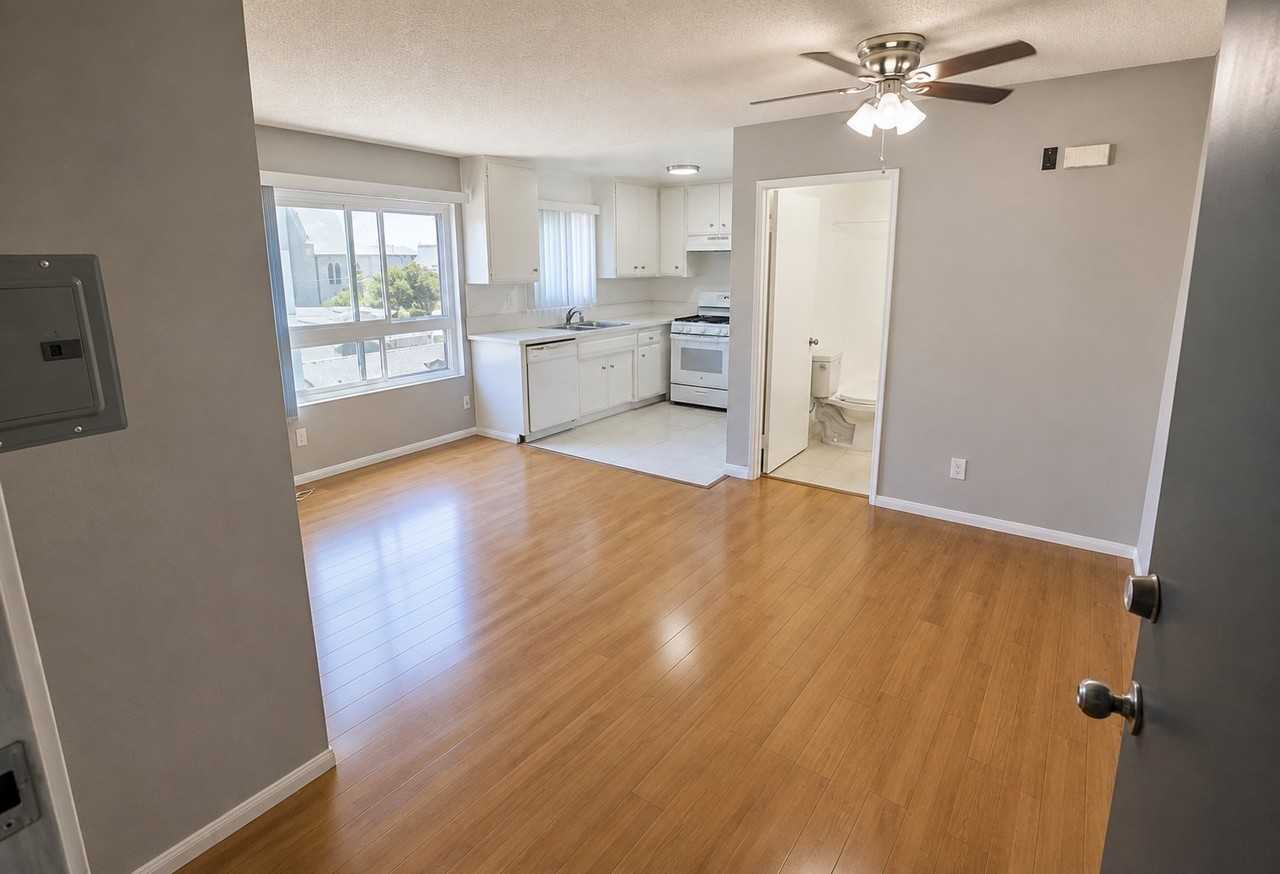 4225 Inglewood Blvd #202 - Photo 2 of 10