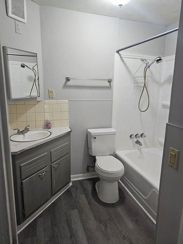 155 Midway Dr #B - Photo 5 of 7