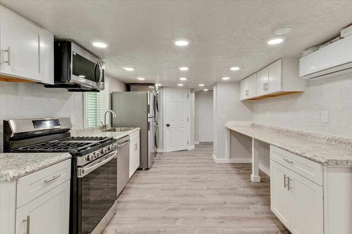 672 Sw #3 - Photo 3 of 12