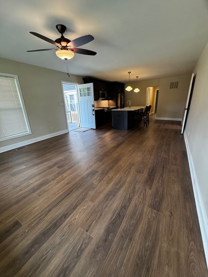 10907 N Woodstock St #A - Photo 2 of 7