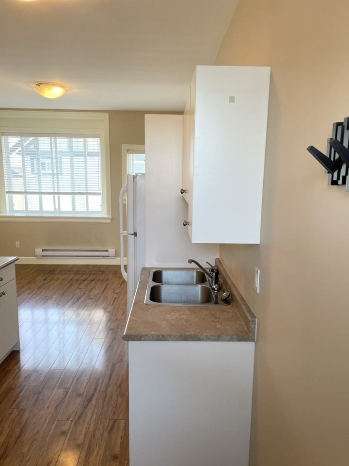 6815 196 St - Photo 2 of 13