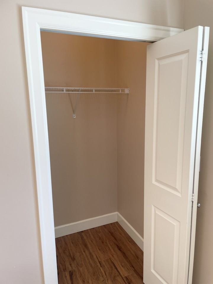 6815 196 St - Photo 6 of 13