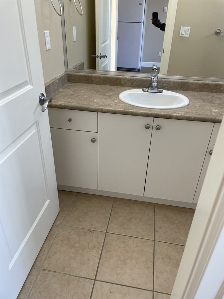6815 196 St - Photo 5 of 13