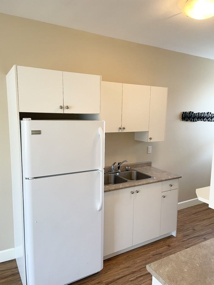 6815 196 St - Photo 4 of 13