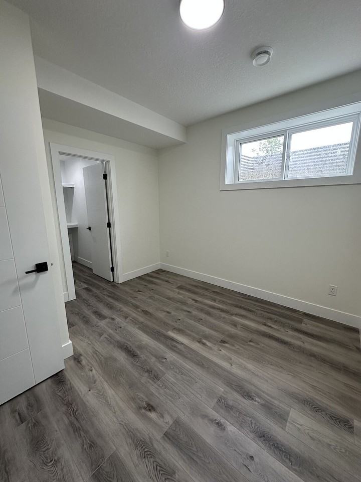 4385 37 St - Photo 6 of 15