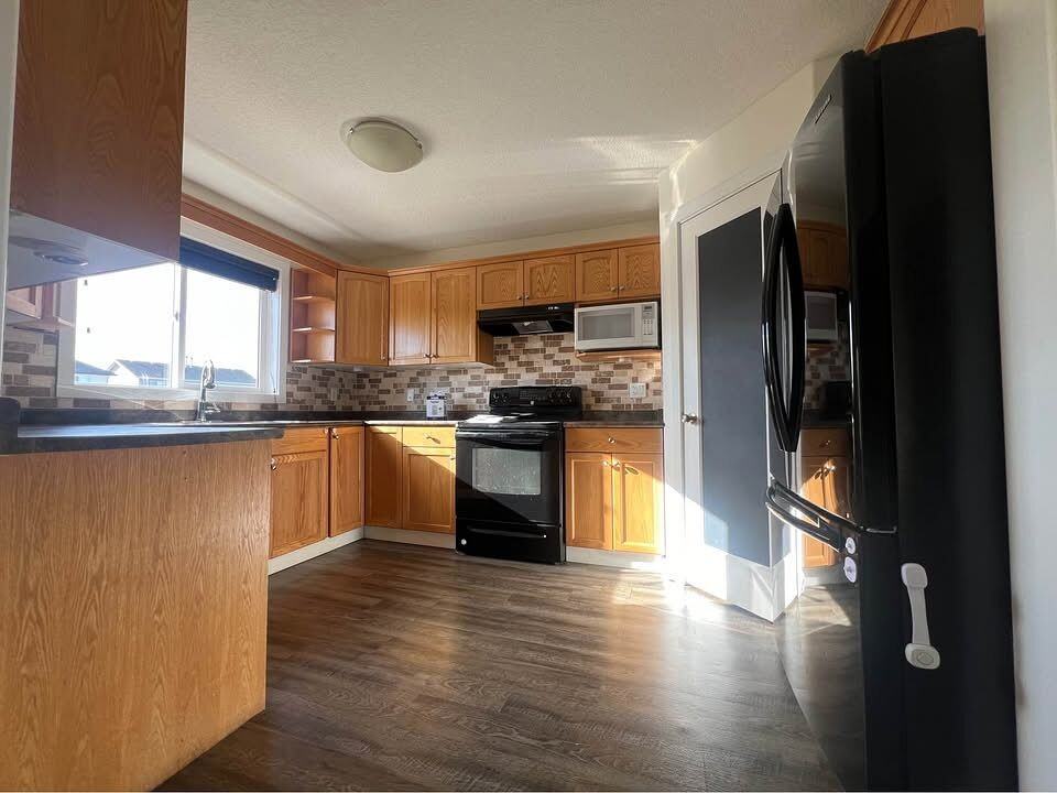 7121 47a St - Photo 2 of 14