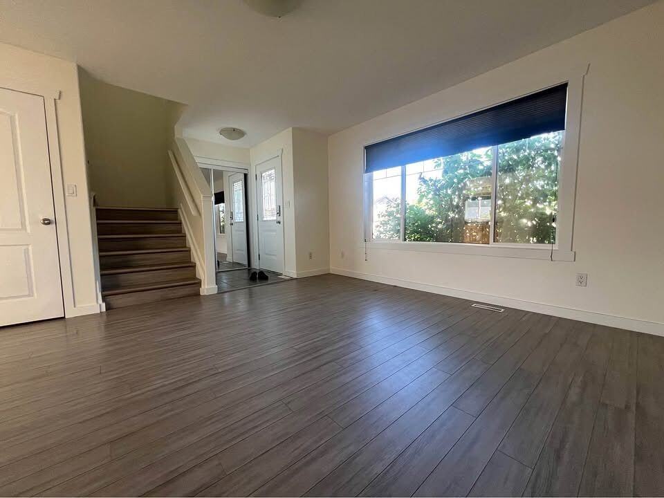 7121 47a St - Photo 3 of 14