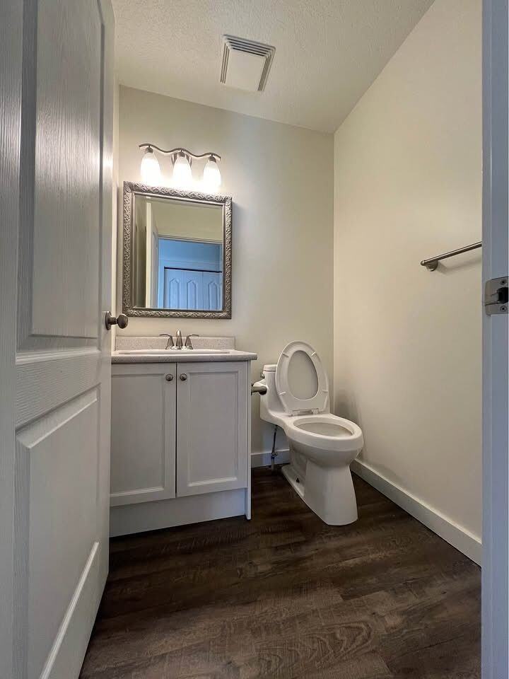 7121 47a St - Photo 6 of 14