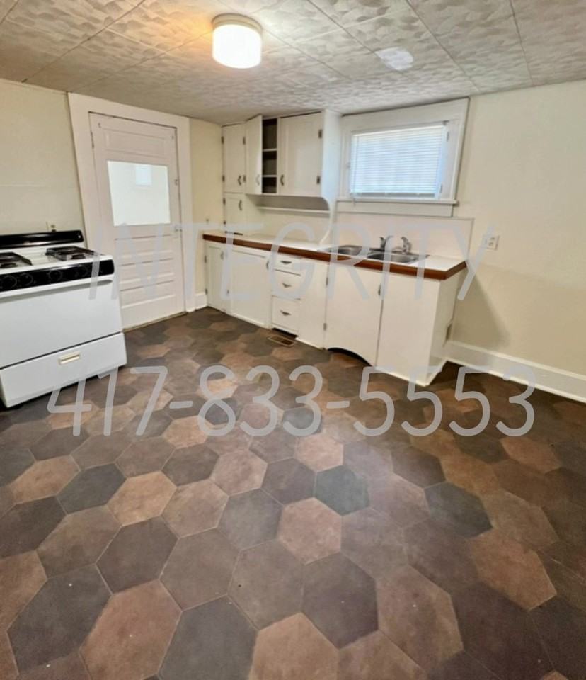 2326 N Franklin Ave #NA - Photo 4 of 8