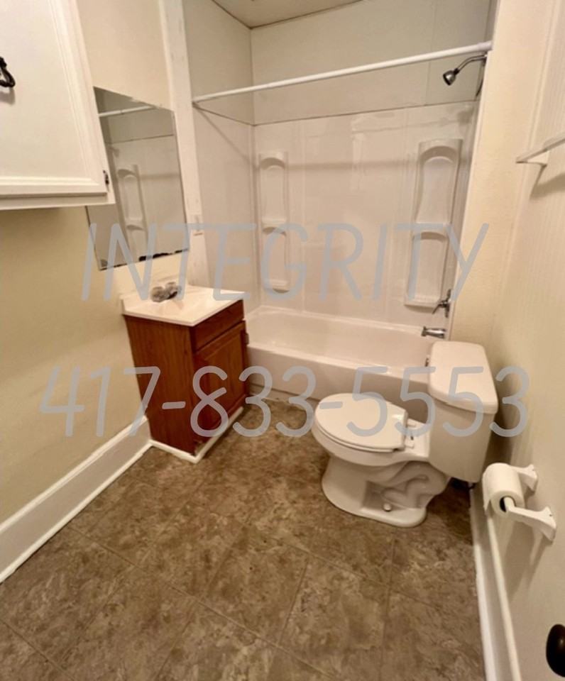 2326 N Franklin Ave #NA - Photo 7 of 8