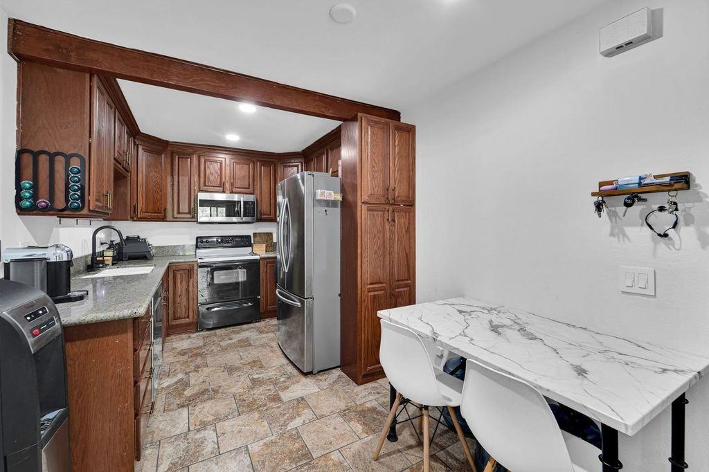1256 Patricia Ave #15 - Photo 3 of 21