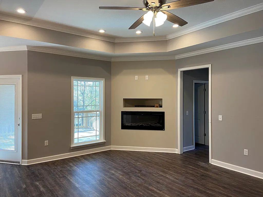 652 Valley Stream Dr #NA - Photo 2 of 12