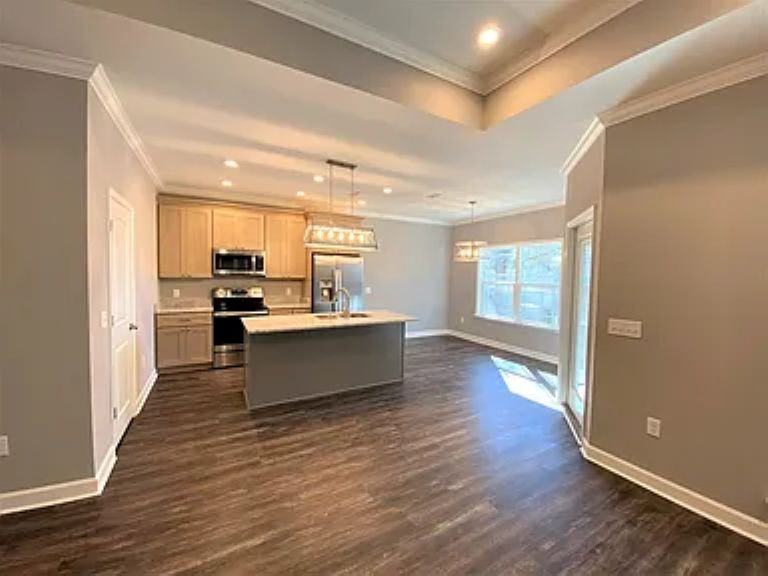 652 Valley Stream Dr #NA - Photo 3 of 12
