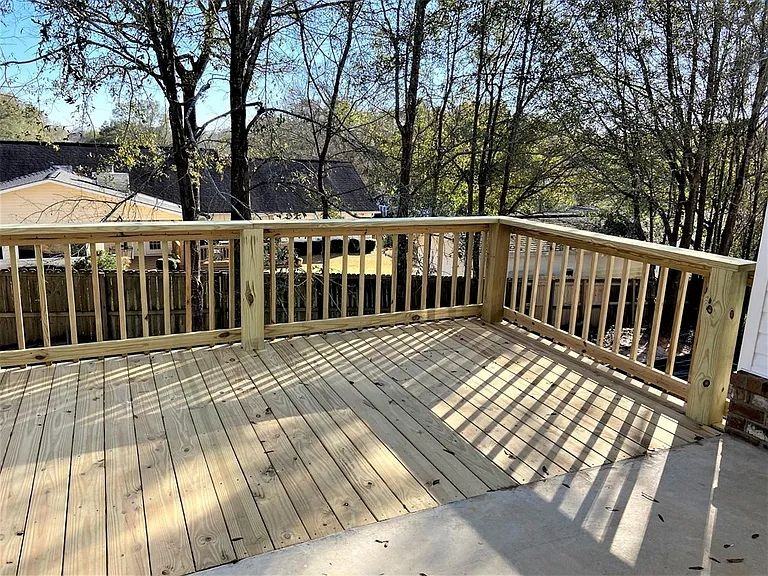 652 Valley Stream Dr #NA - Photo 5 of 12
