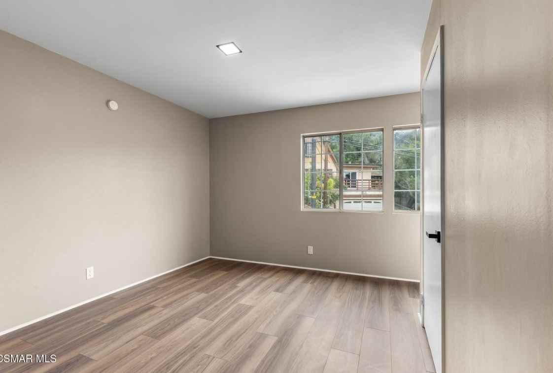 1165 Mcknight Rd #B - Photo 2 of 4