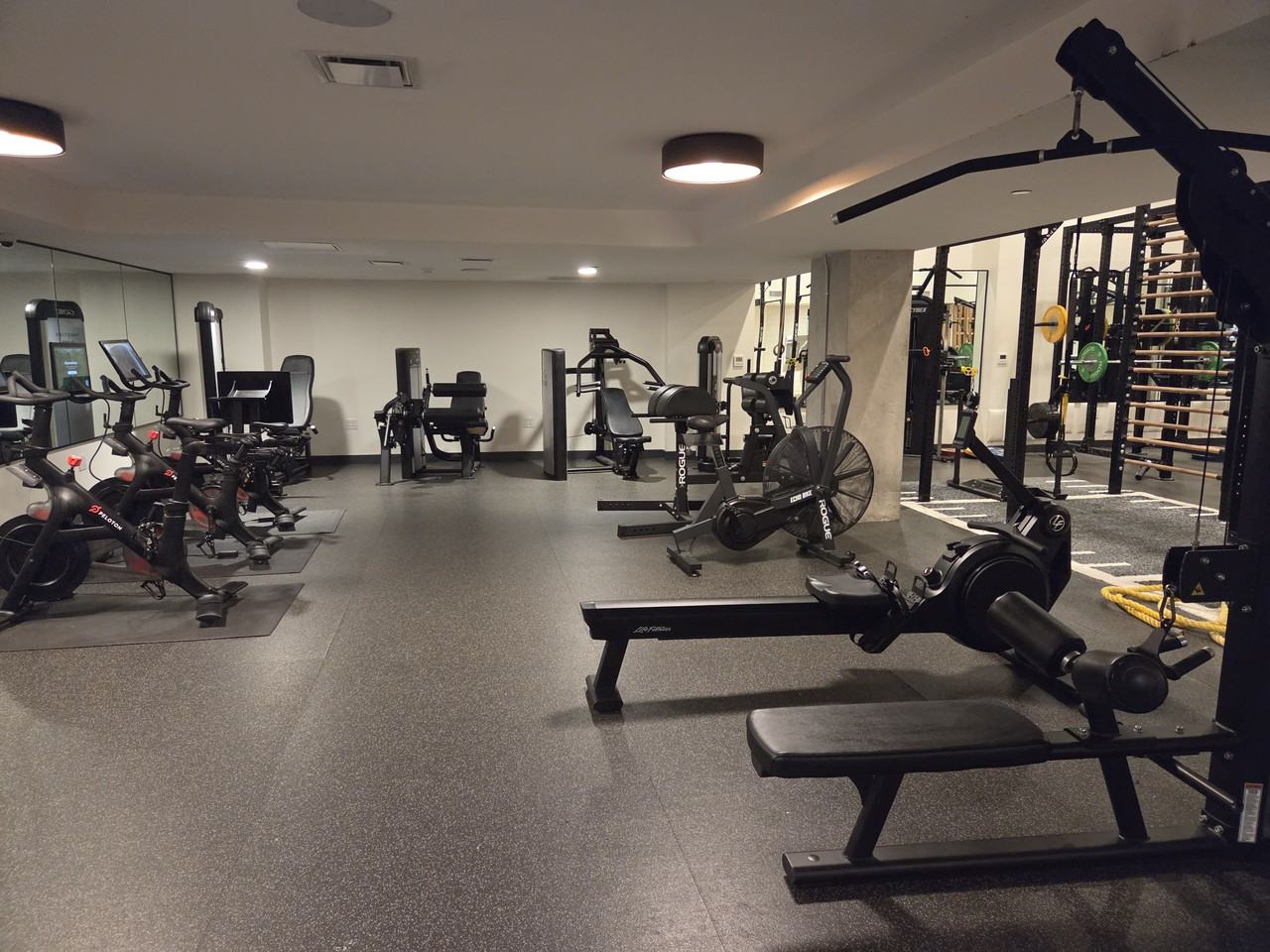 445 Gerard Ave #W915 - Photo 4 of 12