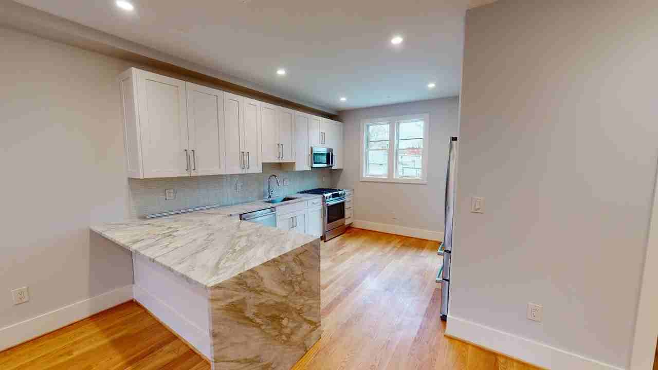 643 Lamont St Nw #1 - Photo 4 of 18