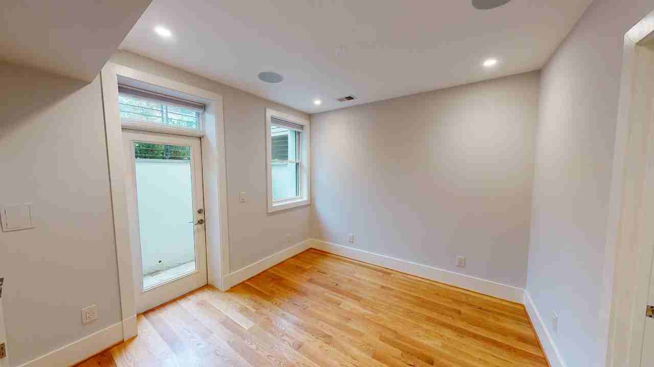 643 Lamont St Nw #1 - Photo 6 of 18