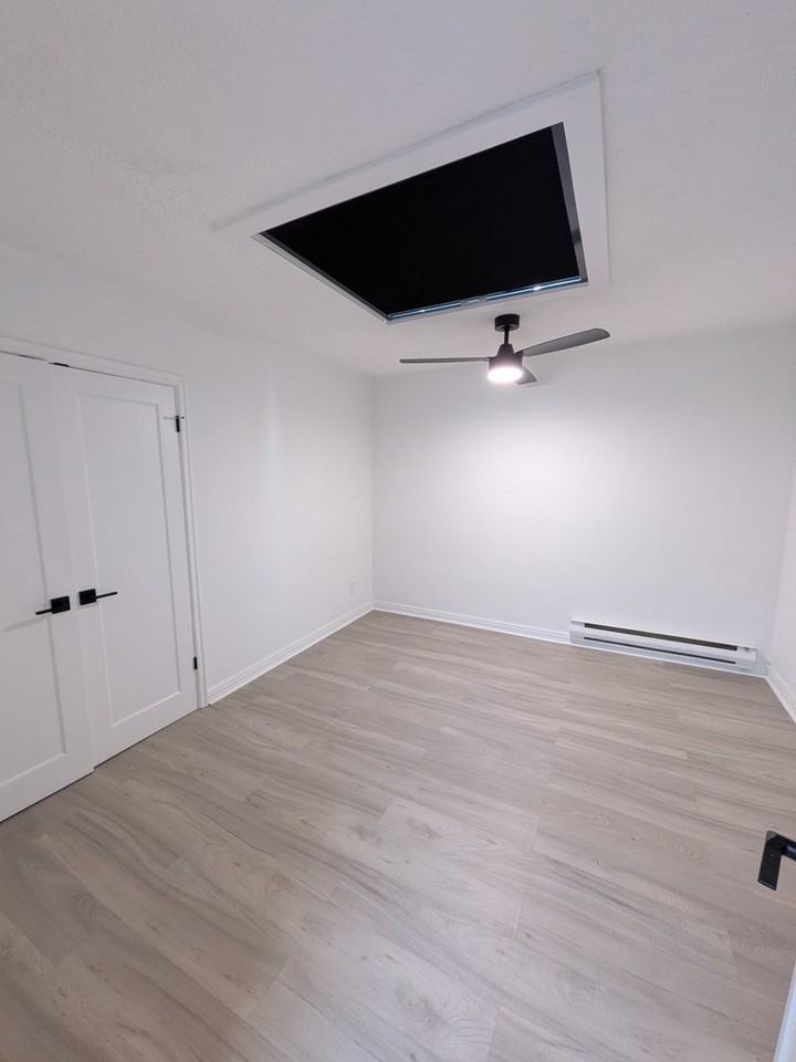 1332 Lakeshore Rd W - Photo 5 of 15