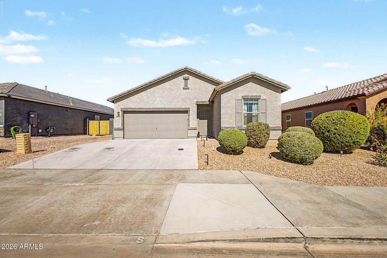 4907 N 192nd Ln - Photo 2 of 35