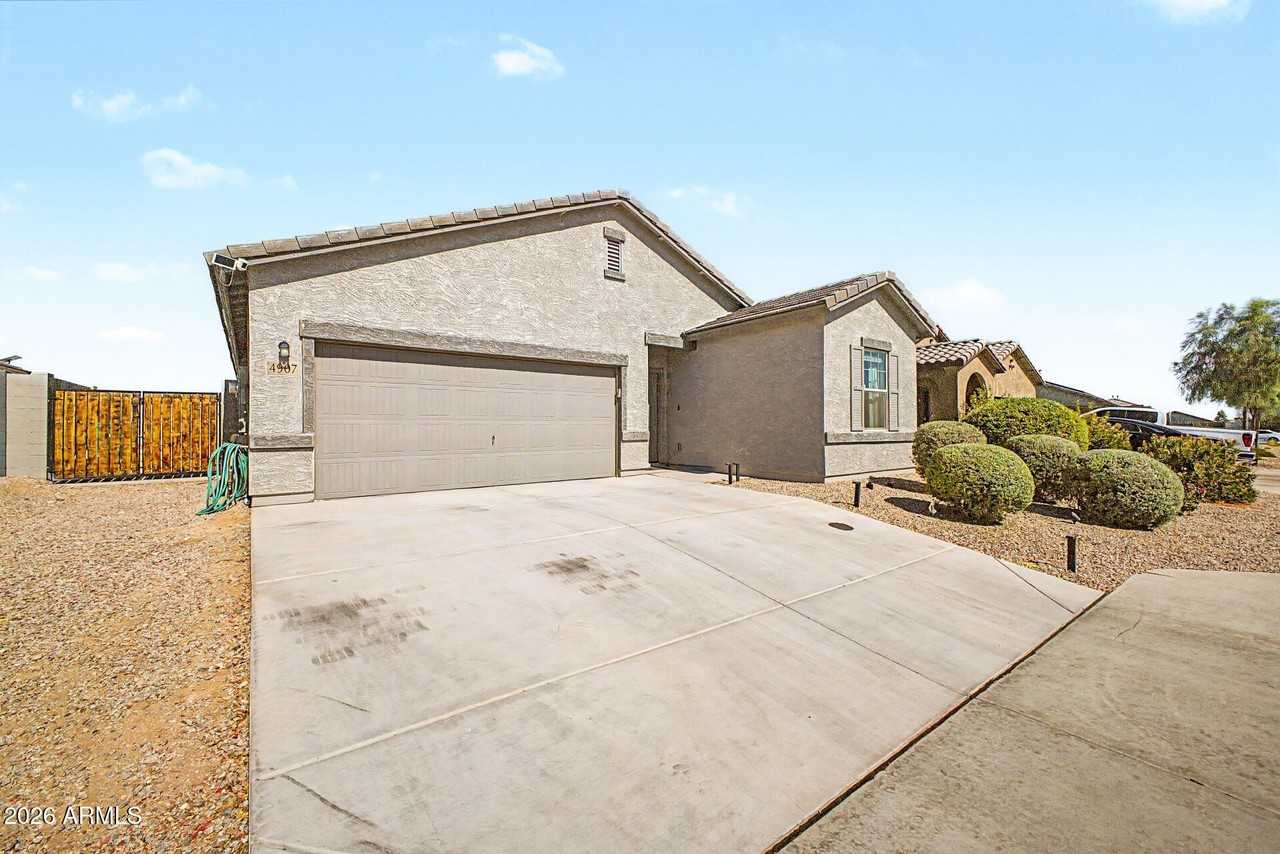 4907 N 192nd Ln - Photo 4 of 35