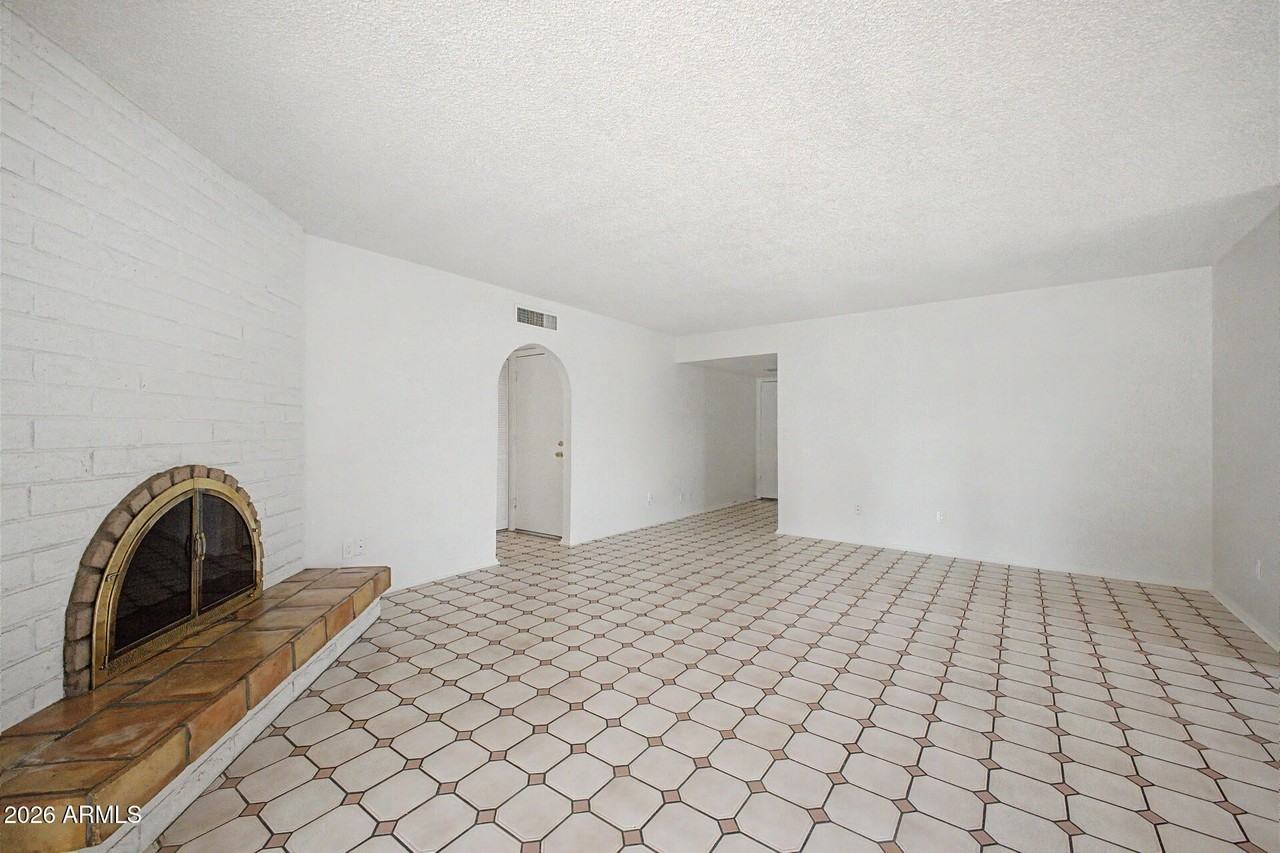 17213 N 35th Dr - Photo 4 of 36