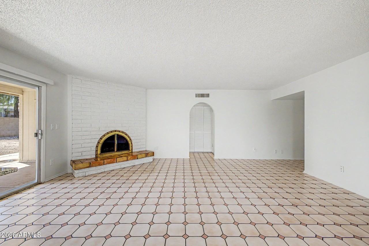 17213 N 35th Dr - Photo 5 of 36