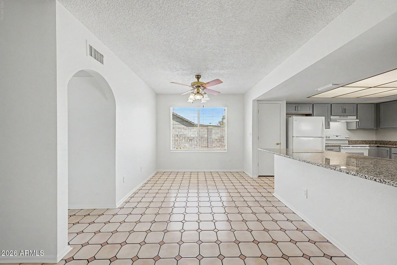 17213 N 35th Dr - Photo 6 of 36